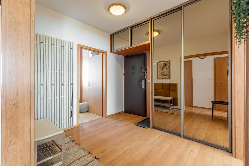 Duna Retreat: City Serenity Bratislava Esterno foto