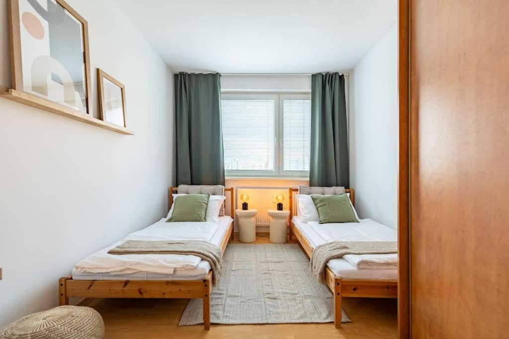 Duna Retreat: City Serenity Bratislava Esterno foto